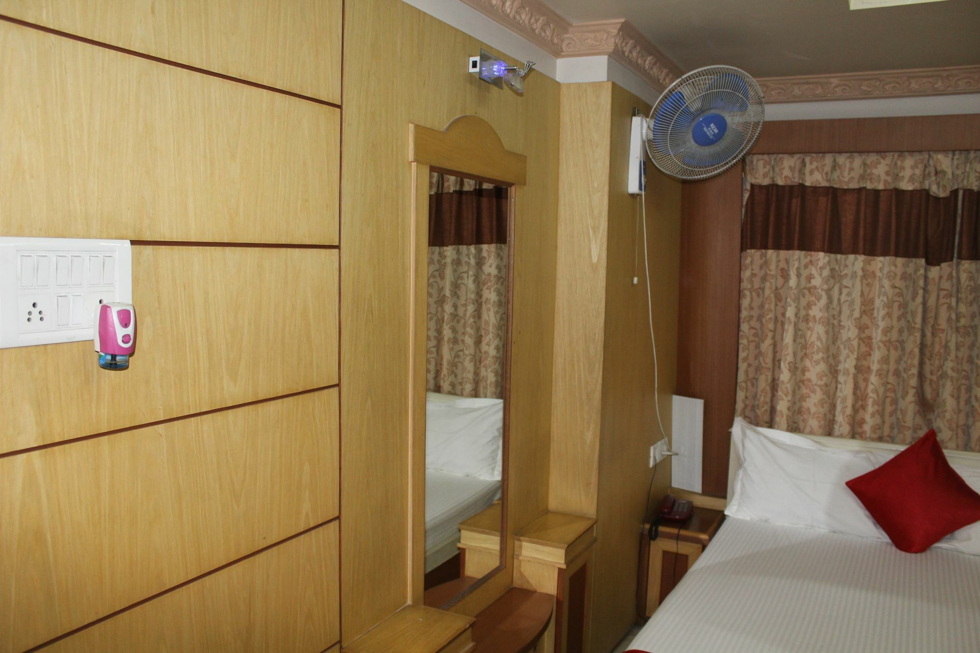 Transit Inn Dam Dam Экстерьер фото